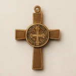 Cruz con Medalla de San Benito: Significado, Origen y Cómo Usarla cruz con medalla de san benito